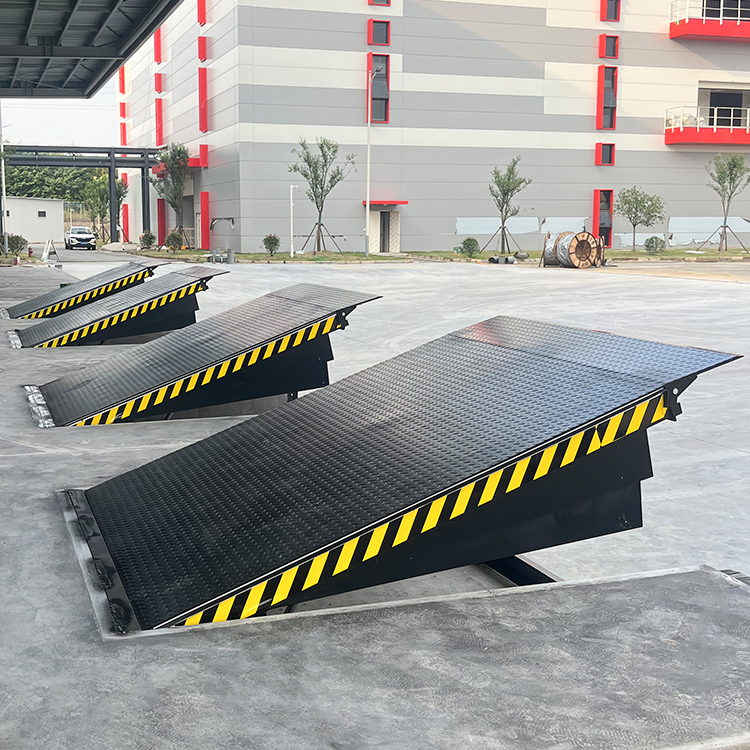 Hydraulic dock leveler