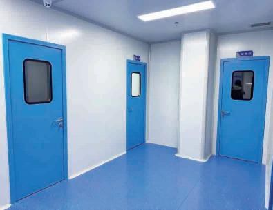 Clean pharmaceutical warehouse door area for controlled industrial environments