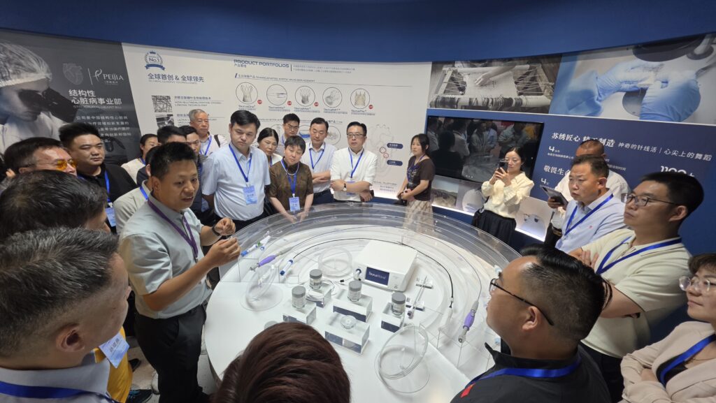 Le président de SEPPES met en avant l'innovation en matière de portes industrielles lors de la visite d'affaires du Jiangsu à Peijia Medical