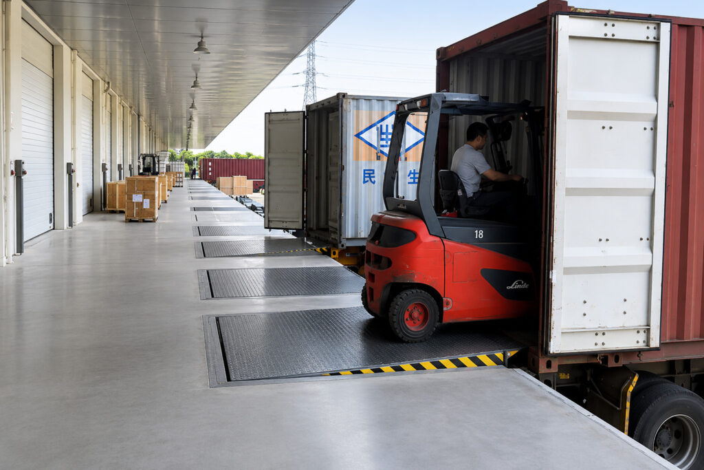 hydraulic dock leveler for truck loadingcontainer