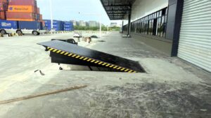 ecommerce-distribution-center-loading-dock