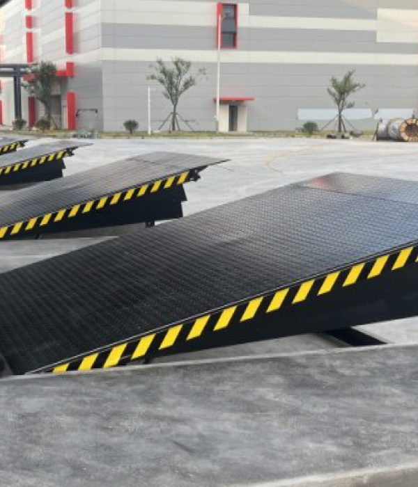 hydraulic dock leveler