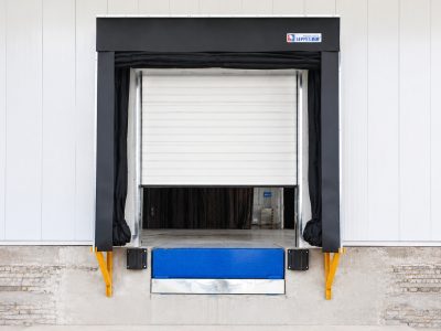 roller shutter with mechanical dock shelter